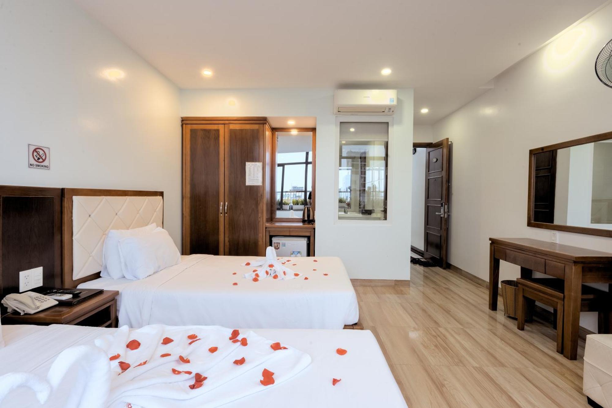 Dana Sailing Hotel Дананг Екстериор снимка